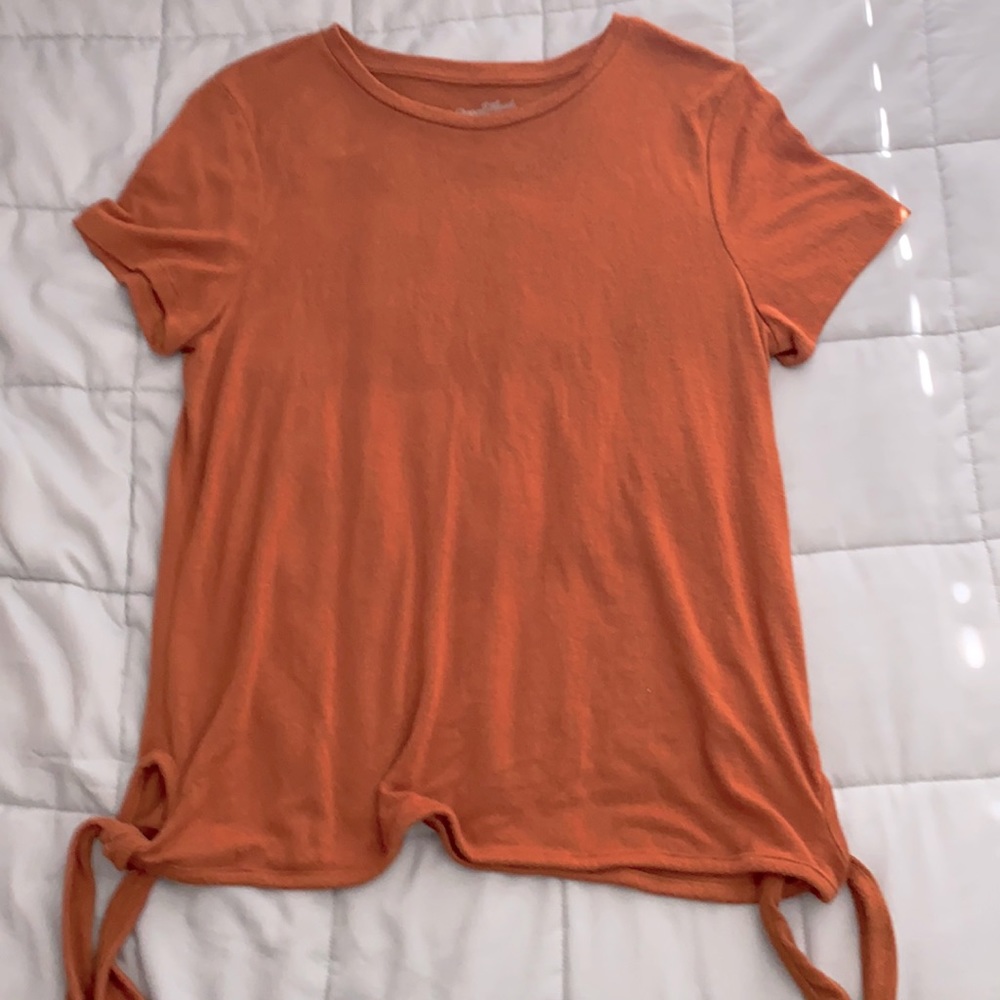 terracotta color tee tie detail on bottom